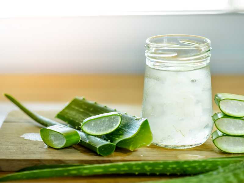 fresh-aloe-vera-leaves-and-glass-of-aloe-vera-juice-on-wooden-background