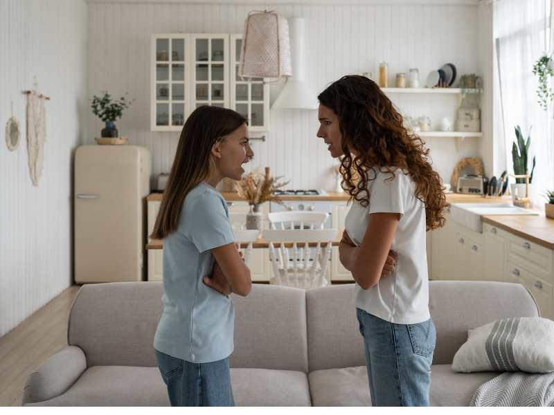 mom-talking-with-girl-to-reach-an-agreement-as-one-of-the-ways-to-discipline-your-kids-without-yelling