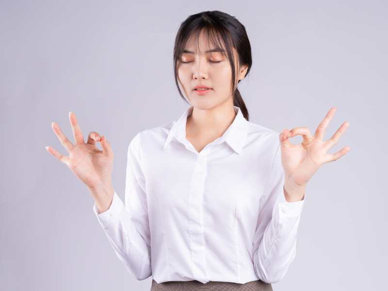 young-woman-with-eyes-closed-counting-to-calm-down-as-ways-to-discipline-your-kids-without-yelling