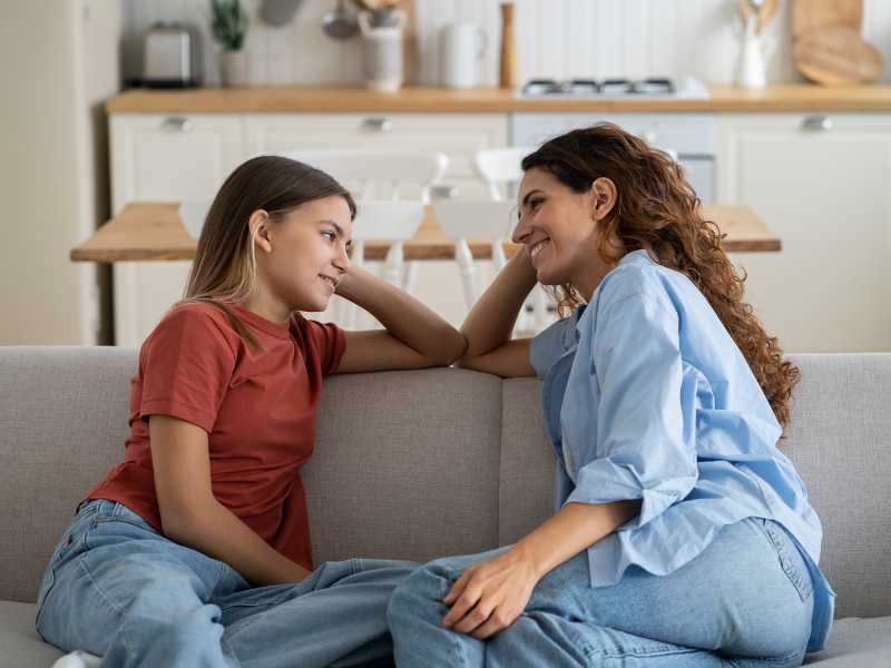 mother-on-the0sofa-with-daughter-listening-to-her