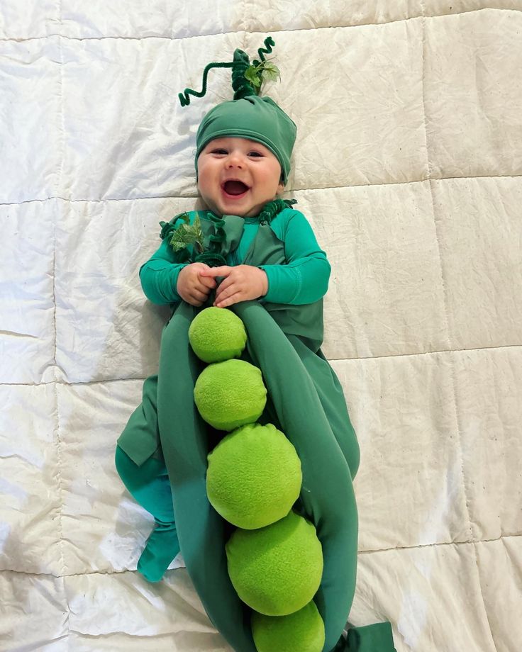 baby-on-sweet-pea-pod-costume-for-Halloween