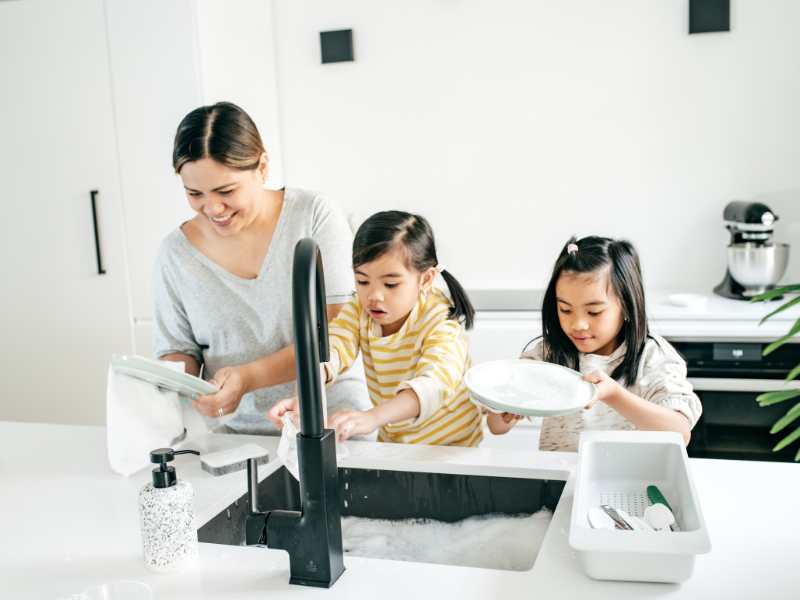 mom-with-kids-in-the-kitchen