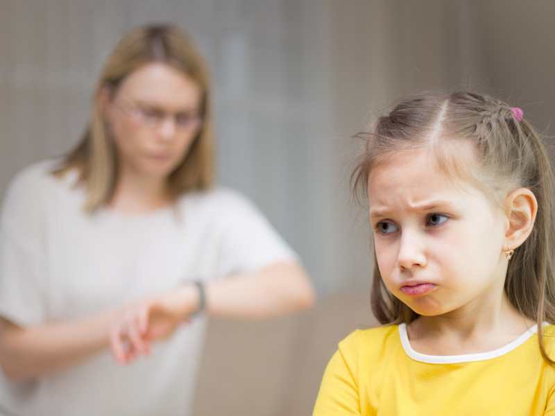 mom-setting-limits-for daughter-as-one-of-the-ways-to-discipline-your-kids-without-yelling