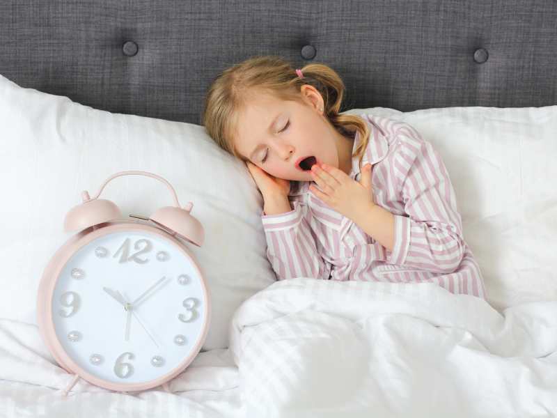 sleepy-little-girl-wakes-up-with-big-alarm-clock