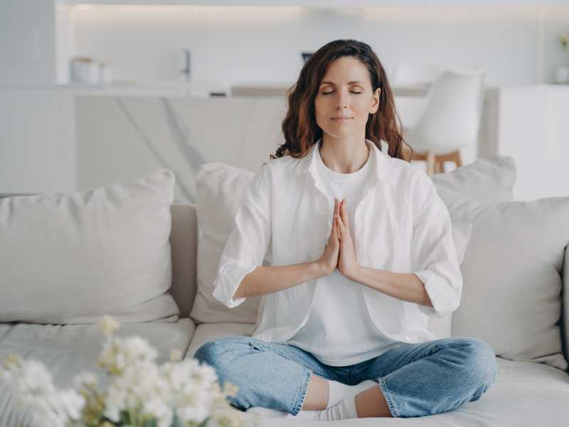 mom-meditating-a-practice-to-help-manage-challenges-for-new-moms