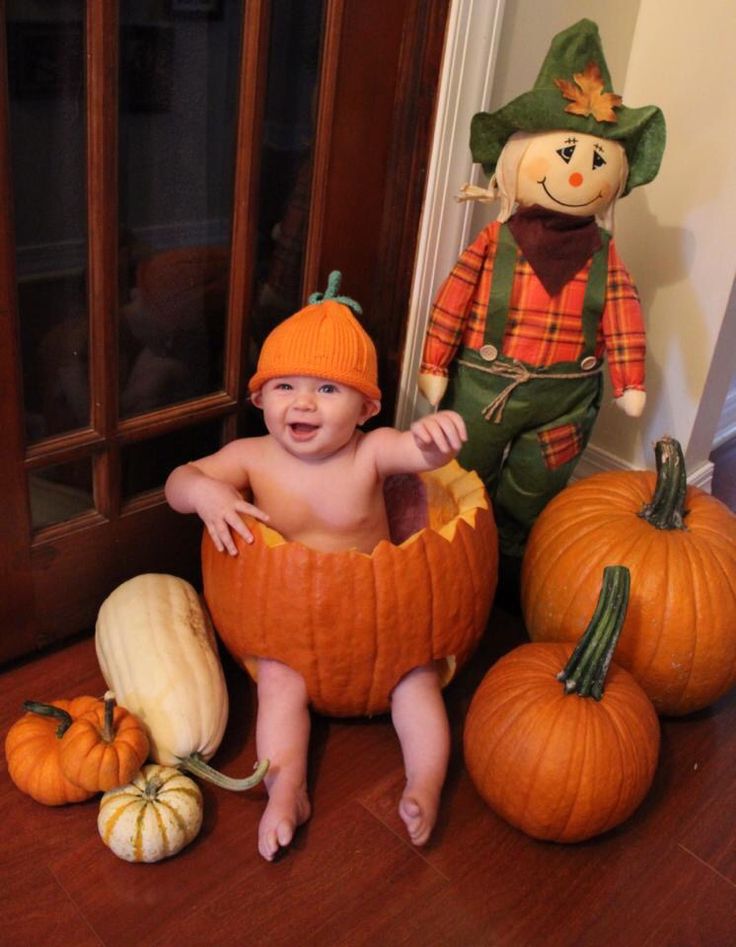 capture-candid-moments-on-baby-first-Halloween