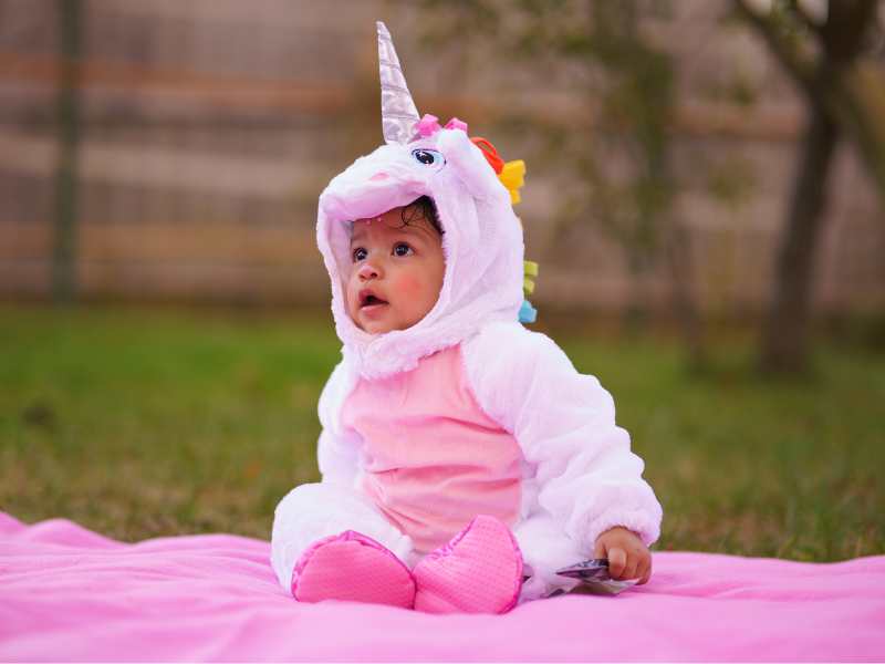 baby-on-charming-unicorn-costume-for-Halloween