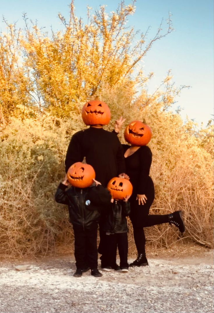 family-photo-in-adorable-baby-first-Halloween-costume-idea