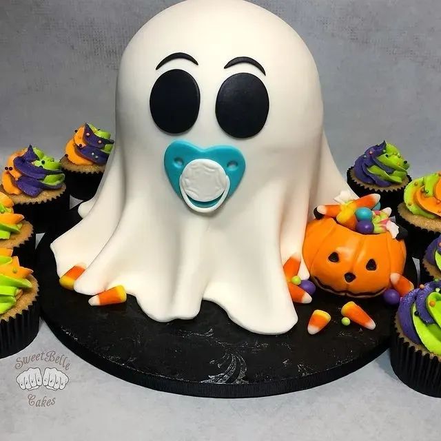 spooky-cake-for-a-creative-Halloween-gender-reveal-for-2024