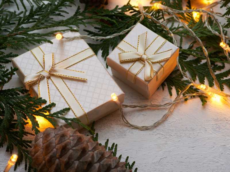 gold-boxes-on-the-floor-a-Christmas-gift-idea-box