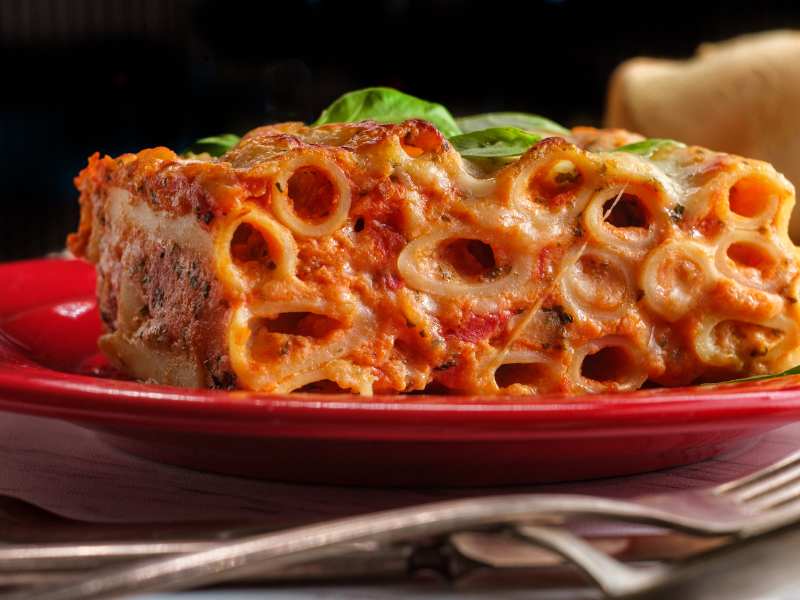 Italian-American-baked-ziti-on-a-red-plate