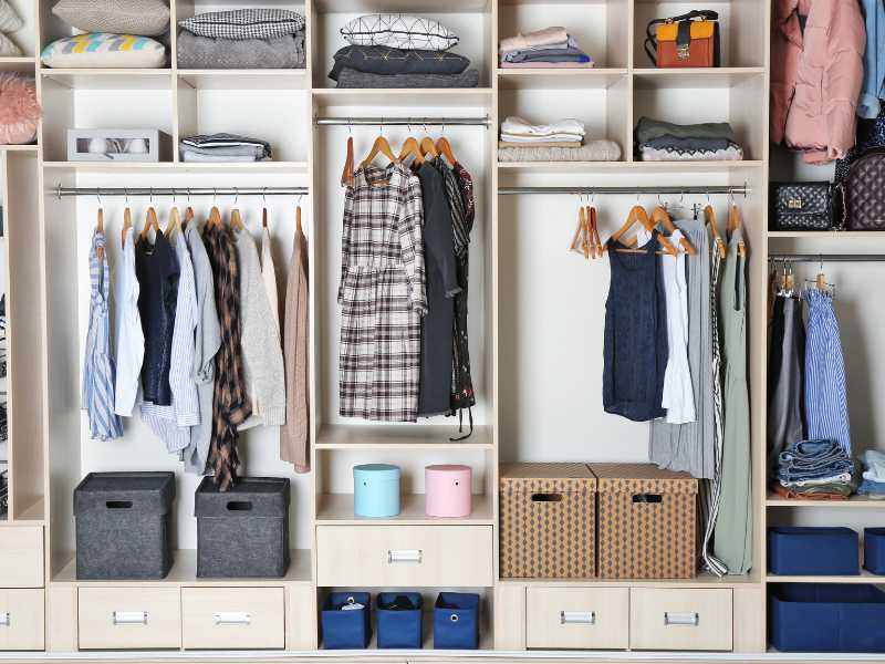 a-well-organized-hanging-closet-for-storage