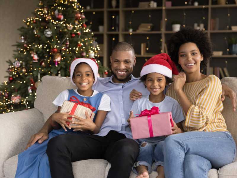 a-family-Christmas-portrait-photo