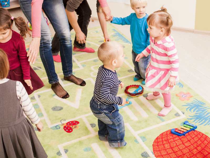 little-kids-dancing-indoors