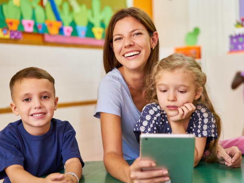 woman-with-two-kids-with-study-app