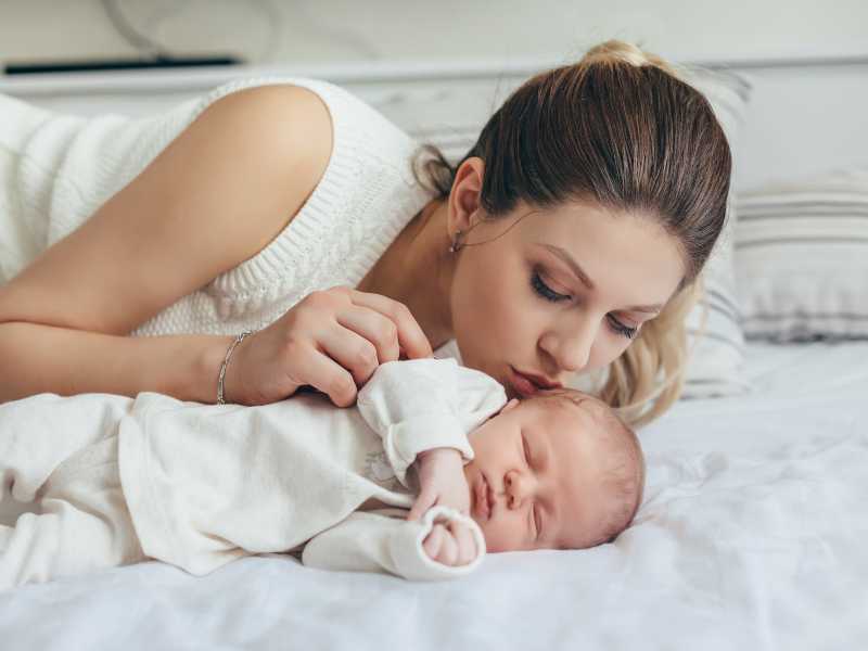 mom-getting-baby-to-sleep