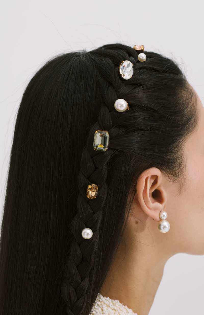 black-hair-decorated-with-bobby-pins