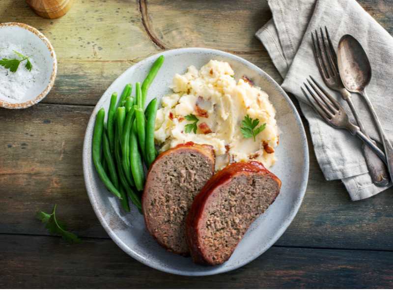 meatloaf-with-mashed-potatoes-and-green-beans