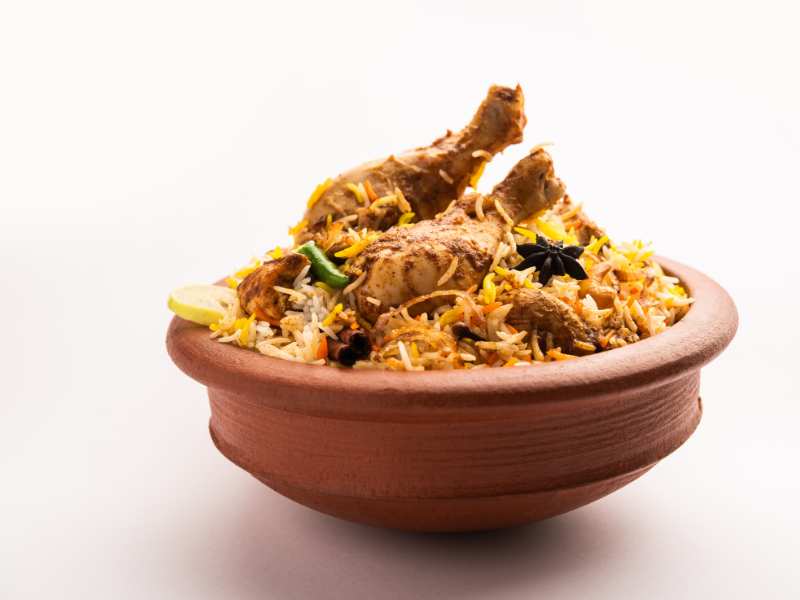 chicken-and-rice-in-a-clay-pot