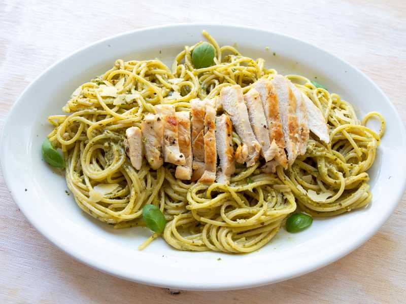 pasta-with-grilled-chicken-and-basil-pesto-sauce