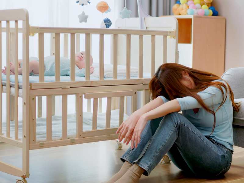 woman-feeling-de[ressed-sitting-on-the-floor