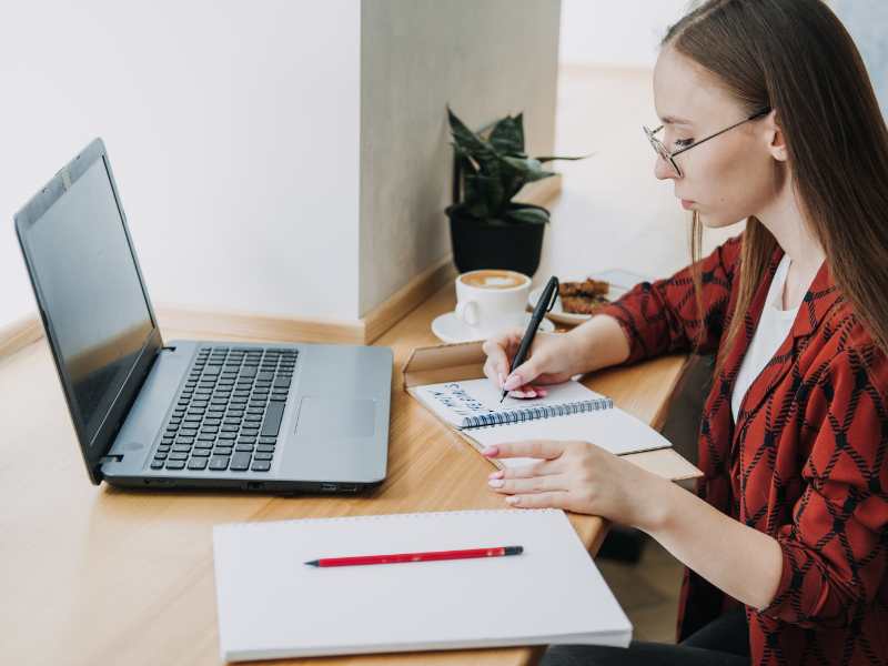 woman-working-with-laptop