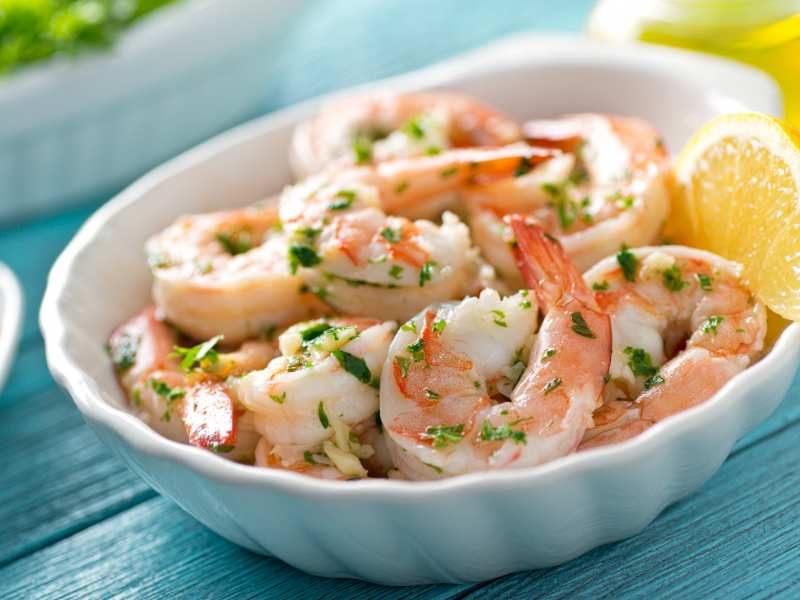 a-bowl-of-shrimp-scampi-with-butter-garlic-and-parsley