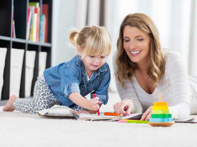 mom-and-little-girl-coloring-together-on-the-floor-of-the-living-room