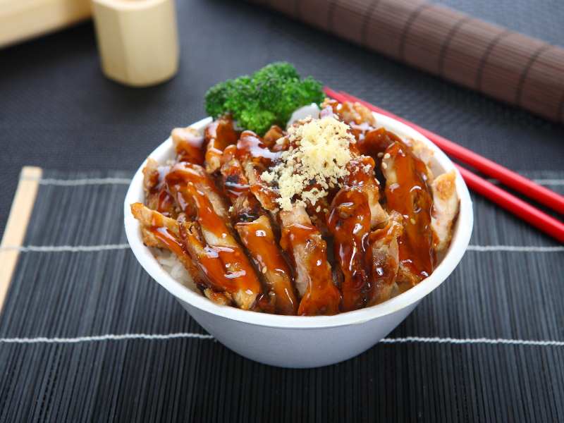 bowl-of-teriyaki-chicken-with-broccoli-and-teamed-rice