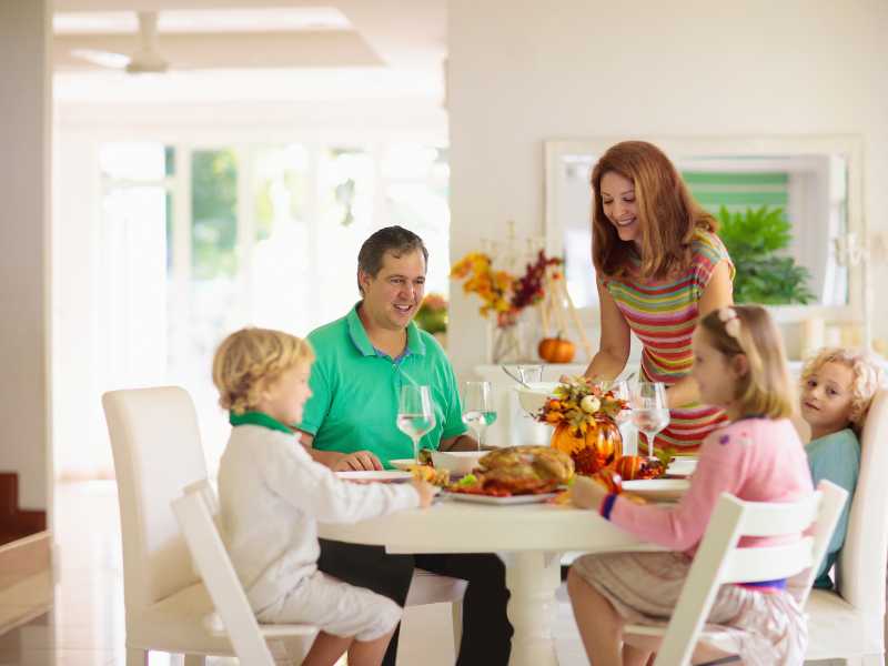 family-with-kids-eating dinner