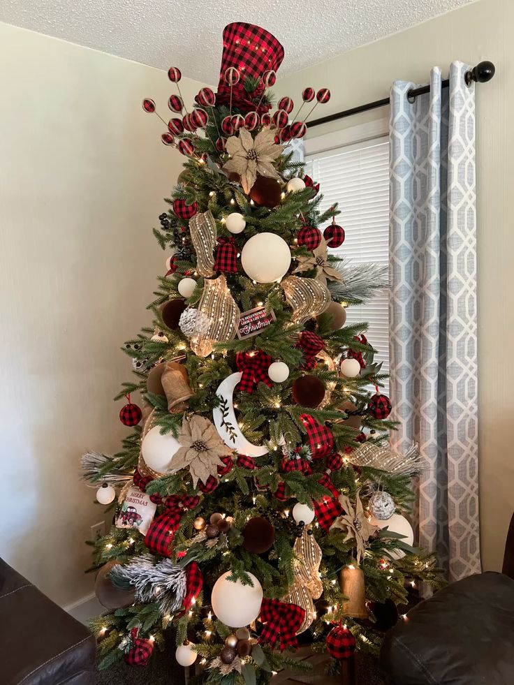 a-plaid-burlap-Christmas-tree