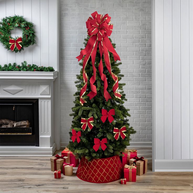 a-beautiful-red-and-green-Christmas-tree-skirt-an-expert-ideas-to-set-up-a-Christmas-tree