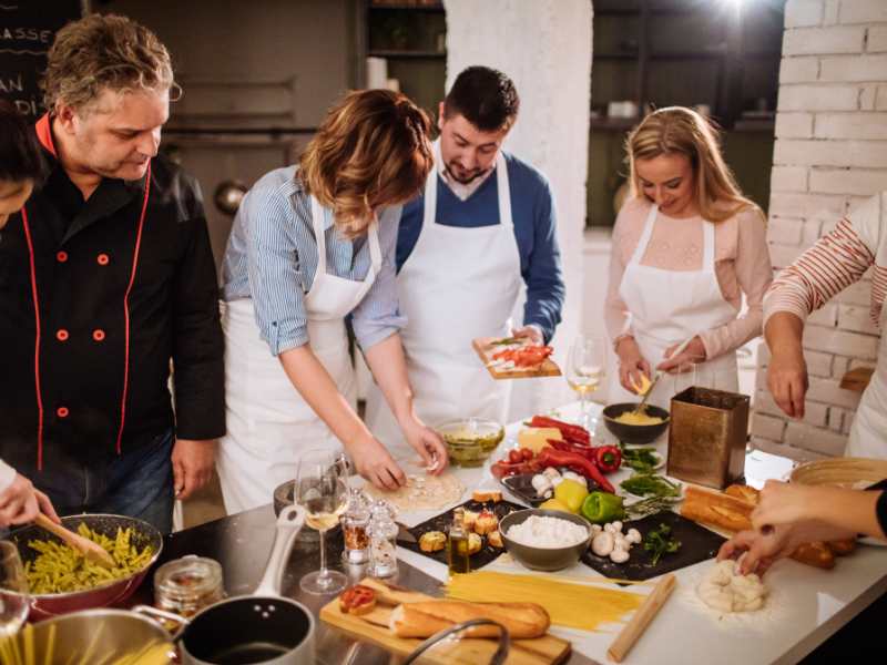 a-cooking-class-subscription-with-5-adults