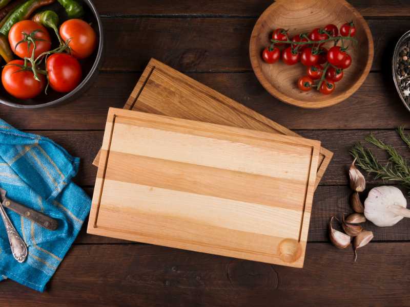 a-customized-brown-cutting-board-for-mothers