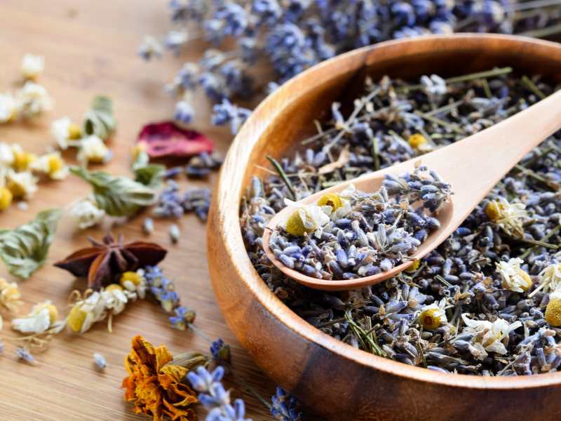 dried-flowers-and-herbs