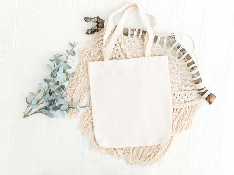 white-stylish-tote-bag-on-a-white-background