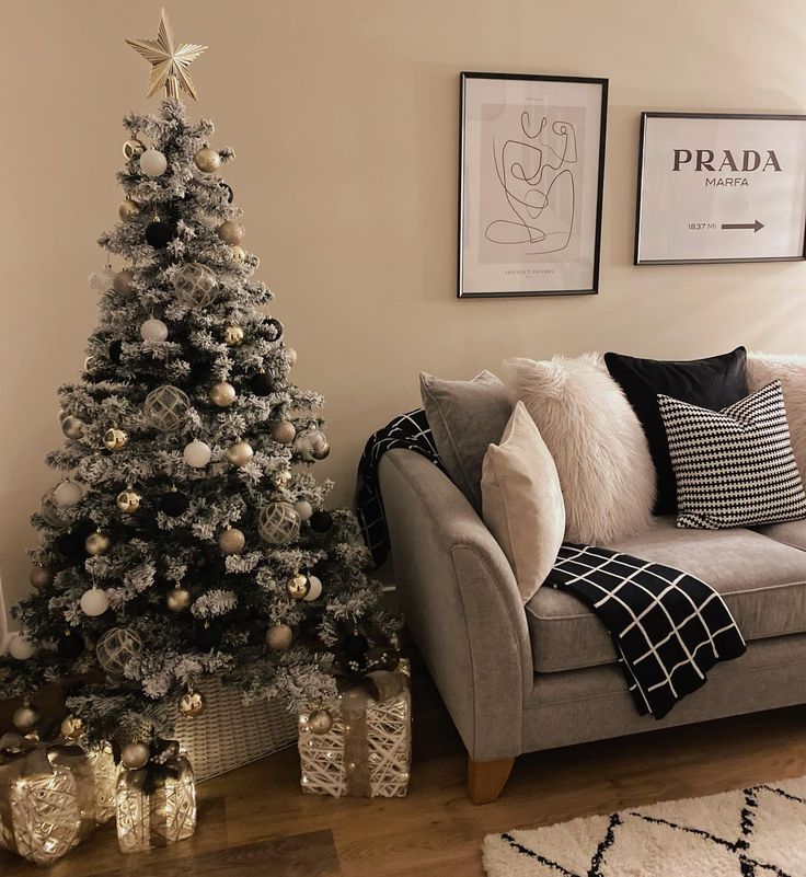 a-monochrome-living-room-Christmas-decor