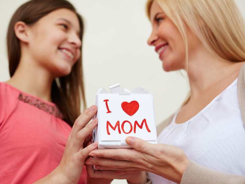 girl-gifting-mom-a-white-box-as-valentine-gift-for-mothers