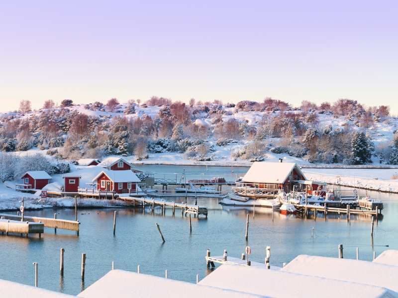 coastal-cottage-spring-aesthetic