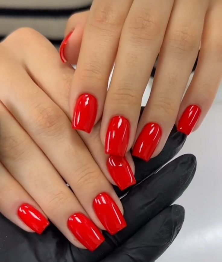 red-classic-nail-trends