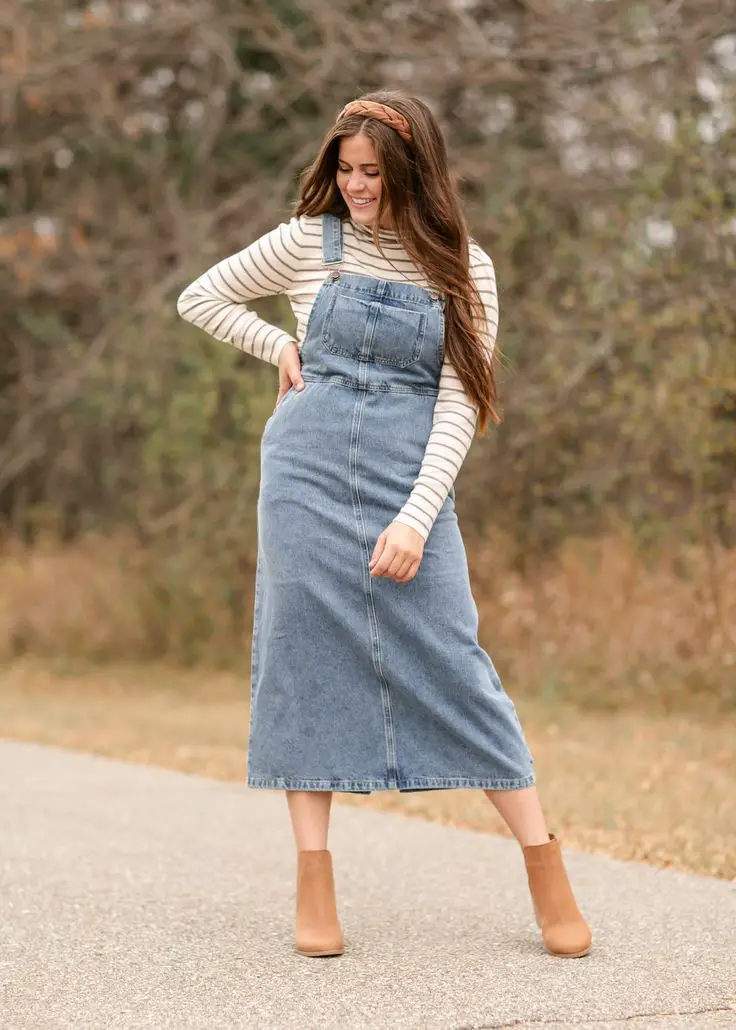lady-wearing-a-denim-overall-dress