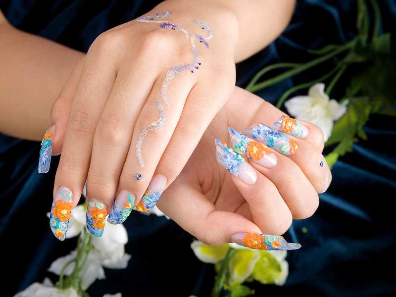 fingers-with-beautiful-Easter-nail-art-designs