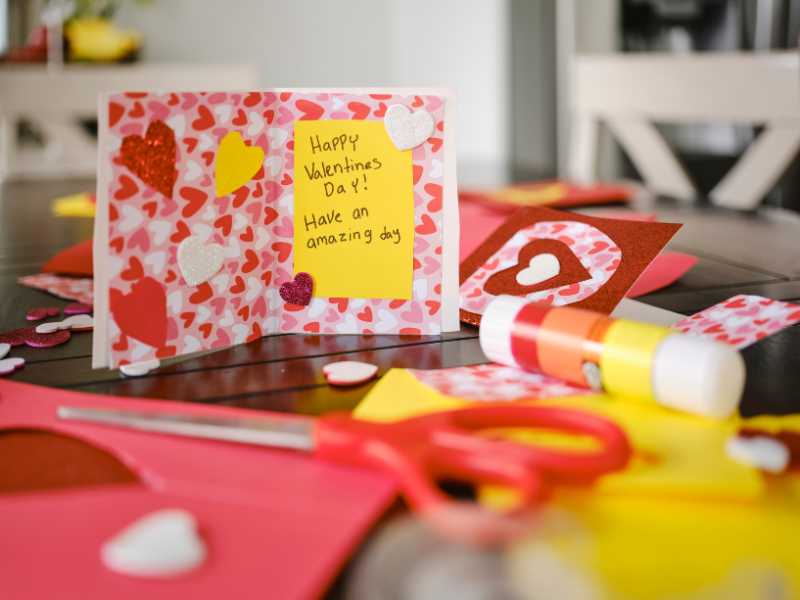 DIY-valentine's-day-craft-work-materials