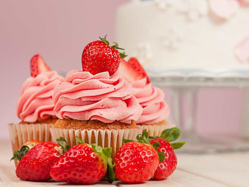 a-strawberry-cupcake-for-a-valentine's-day-dessert-recipes