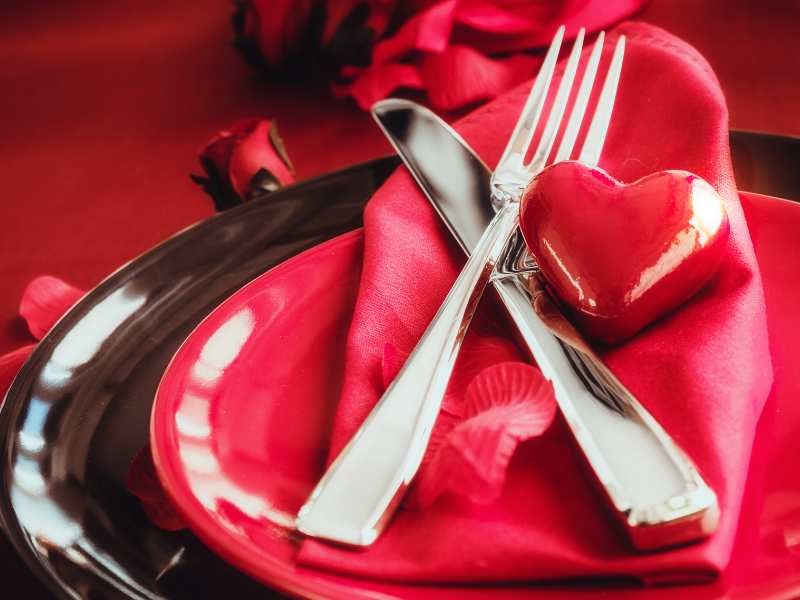 a-spoon-and-a-fork-on-a-red-plate -with-a-heart-shape-for-dinner-recipes-to-impress