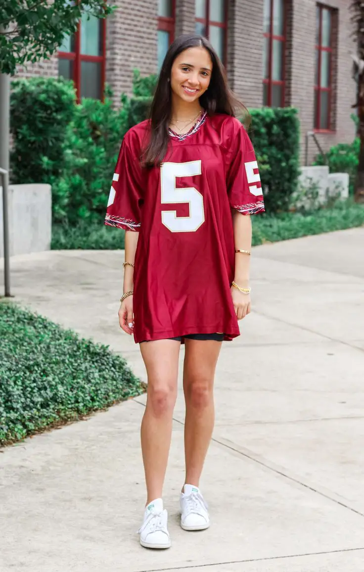 lady-wearing-a-red-jersey