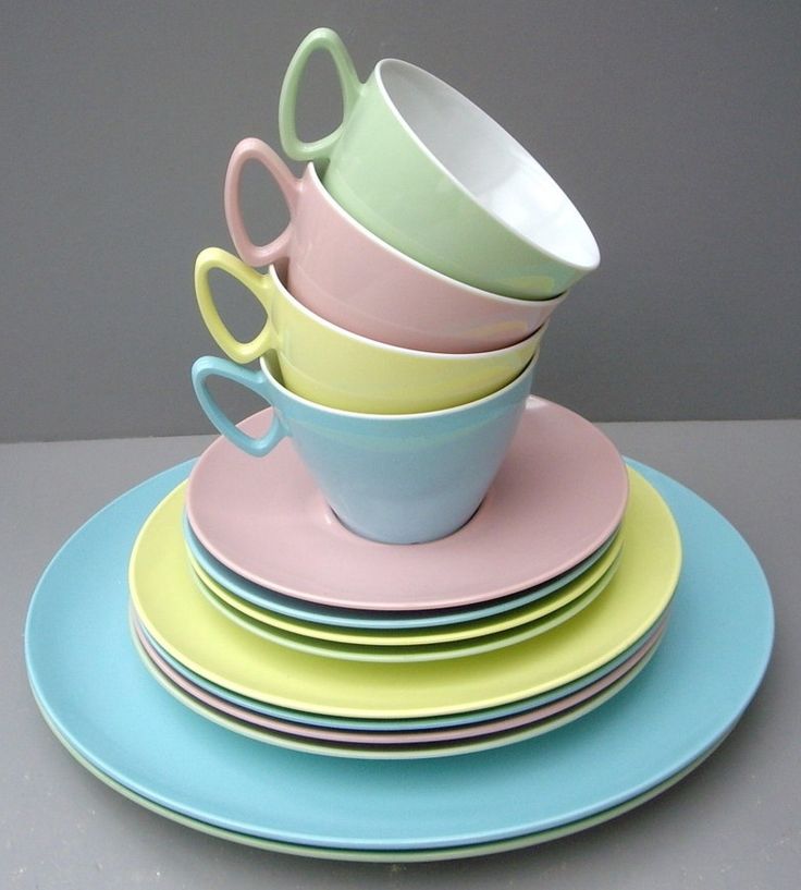 pastel-colored-dish-ware-kitchen-decor-