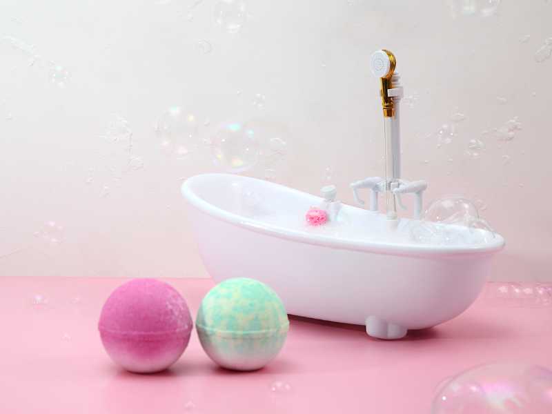 white-bath-bomd-with-colourfull-soup-on-a-pink-floor