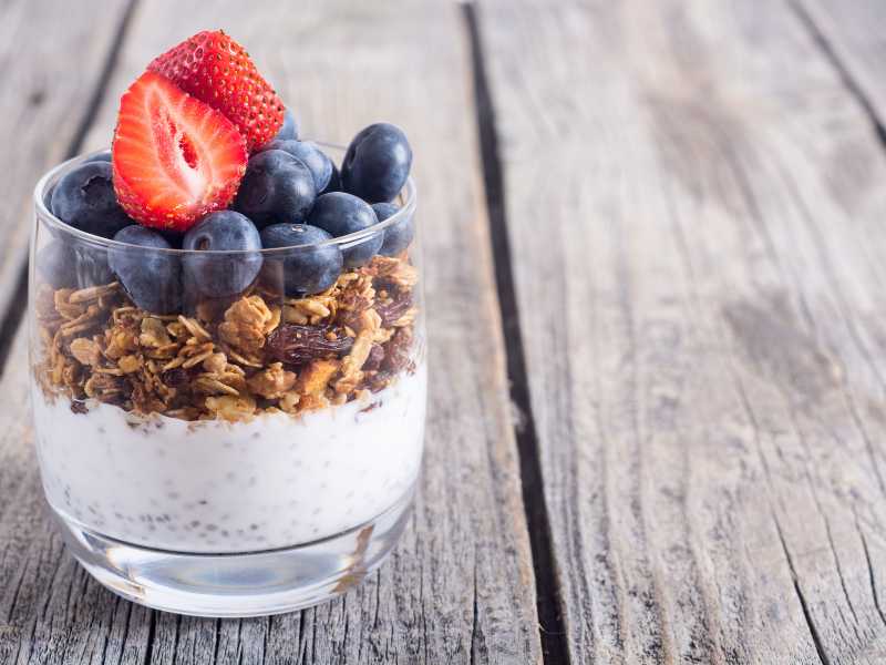 berry-parfait-with-strawberry-for-mothers-day-recipes