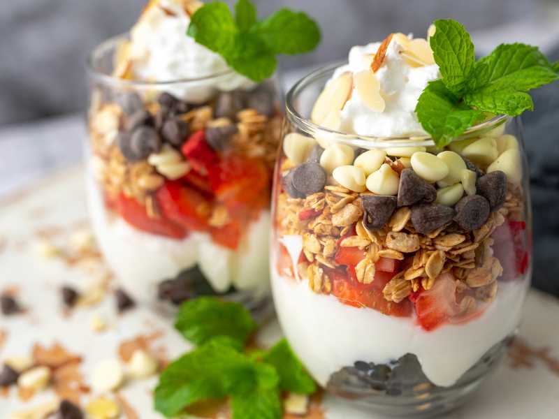 parfait-for-mothers-day-home-made-garnish-with-berries-chocolate-and-cream-in-a-glass-cup